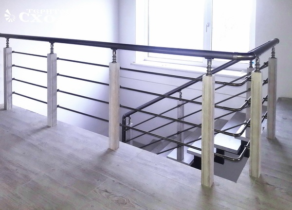 Вдала модифікація класичних перил для сходів та майданчиків