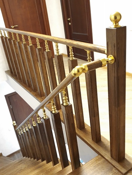 Стильні перила "Класік": комбінація деревині та металу