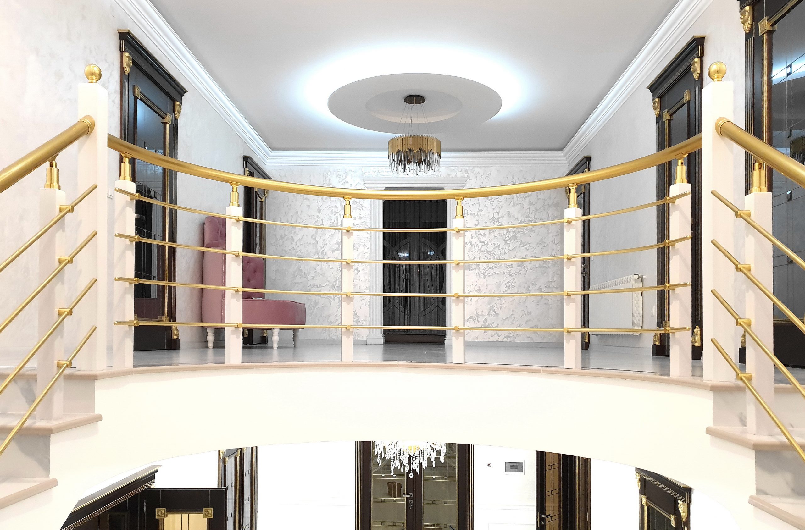 Вдале поєднання стильного дизайну та міцності в перилах "Класік"