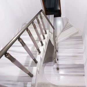 Перила "Емгранд" на бетонних сходах